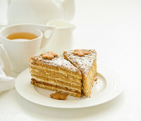 A classic honey cake cake.