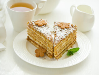 A classic honey cake cake.