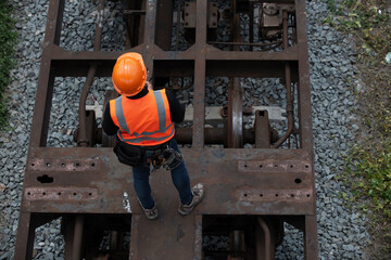 Top view worker on  bogie frame in station.
