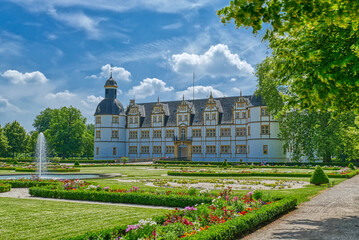 Park und historisches Schloss in Neuhaus