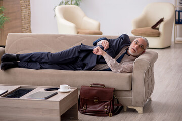 Old businessman employee waiting for business meeting