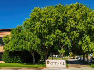 Sunny exterior view of the Boulder City city hall