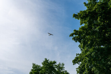 Flugzeug am Himmel