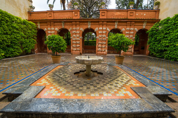 Obraz premium View of the garden in the Alcazar palace
