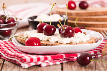 Rye bread with cottage cheese and cherries.