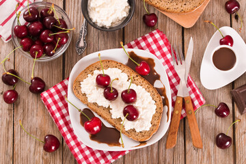 Rye bread with cottage cheese and cherries.