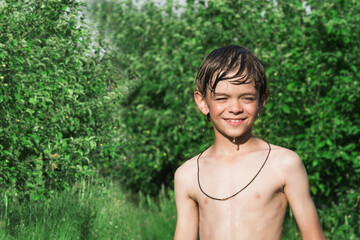 A little boy douses himself with water in the heat © Сергей Старостов
