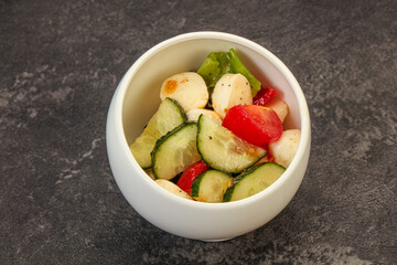 Salad with vegetables and mozzarlla