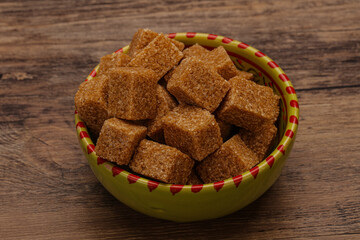 Cane sugar cubs in the bowl