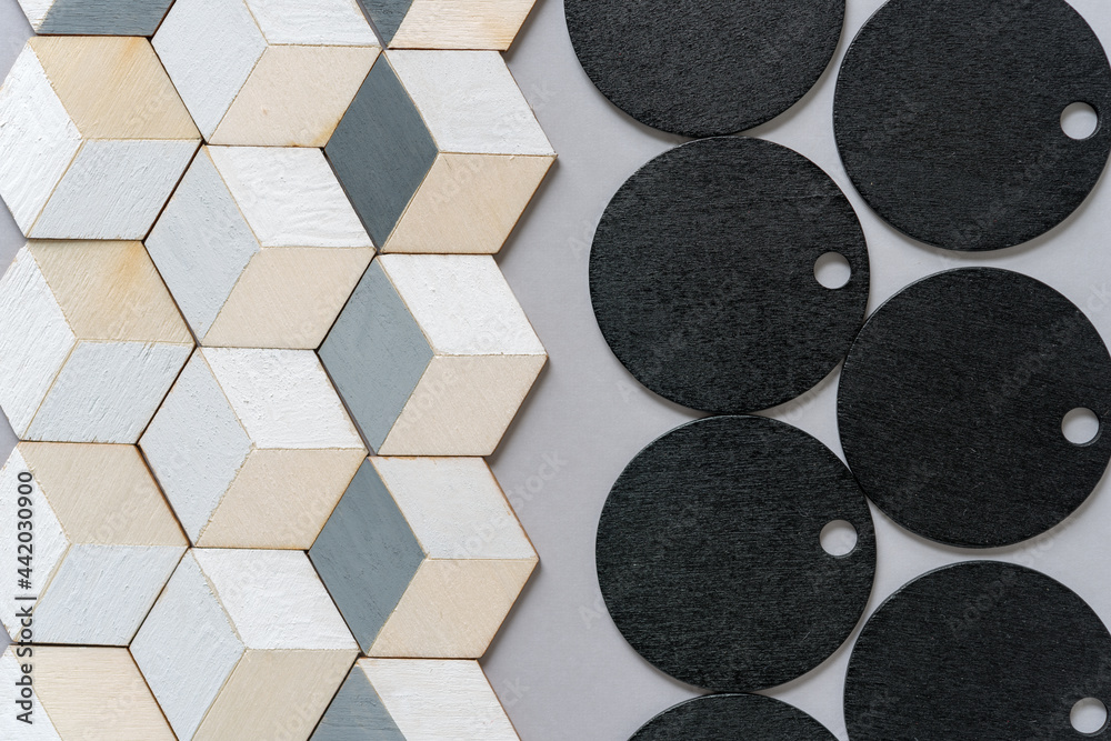 Wall mural black discs and trompe l'oeil (hexagonal) cubes on light gray background