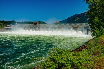 Dam at The Dalles © Scott Bufkin