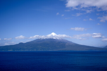 Volcán Osorno sobre el lago Llanquihue, Chile