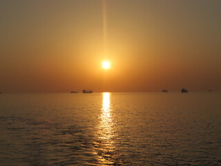 Fototapeta premium sea sun and ships