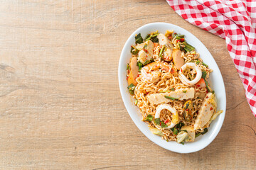 Instant noodle spicy salad with mixed meats