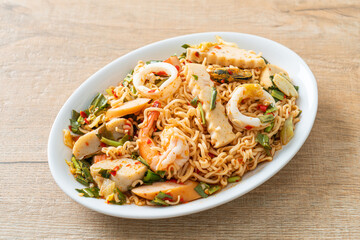 Instant noodle spicy salad with mixed meats