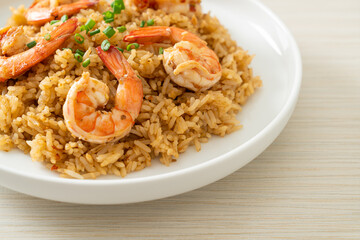 garlic fried rice with shrimps