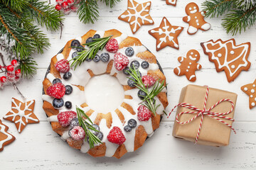 Christmas cake with berries and gingerbread cookies