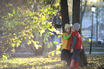 Children walk in the autumn park