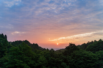 朝日が上がる空／長野県八千穂高原