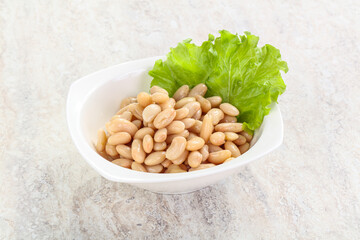 White canned beans for vegan suisine