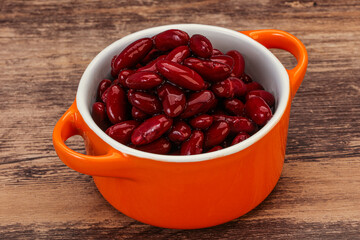 Red baked kidney in the bowl