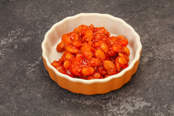 Baked kidney with tomato and pepper