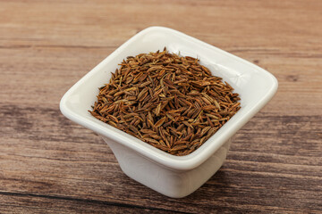 Dry zeera seeds in the bowl