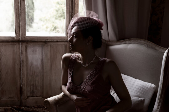 1920s woman in clair obscur image