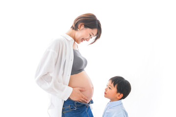 Fototapeta premium 妊婦のお母さんと男の子