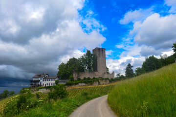 Fototapeta na wymiar Burg Windeck im Landkreis Rastatt in Baden-Württemberg