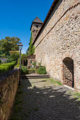 Fototapeta na wymiar View along the old city wall of Kirchheimbolanden / Deutchland towards a defense tower 