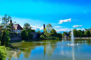 Obraz premium Burgweiher in Dreieichenhain / Stadtteil von Dreieich im südhessischen Landkreis Offenbach 
