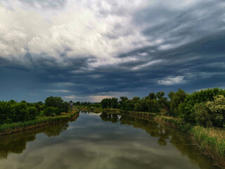Obraz na płótnie Canvas clouds over the river