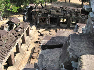  カンボジア、アンコールトムのピミアナカス。
 Phimeanakas at Angkor Thom, Cambodia. 
