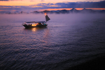 瀬戸内海国立公園筆影山の海霧　広島県三原市須波沖