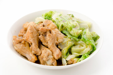 鶏手羽元とレタスの煮物