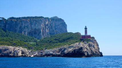 Insel Capri, Felsenküste, Insel im Mittelmeer © Omm-on-tour