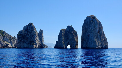 Fototapeta premium Insel Capri, Felsenküste, Insel im Mittelmeer