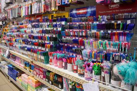 Ukraine, Dnepropetrovsk. 05.06.2021 Pens in the shop, Office supplies and stationery. Pens selling stationery. Art, workshop, craft, creativity concept. Many pen pile.