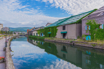 Fototapeta na wymiar 早朝の小樽運河　北海道の夏