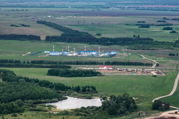 Naklejka premium bird's-eye view of industrial buildings among fields