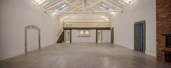 Empty industrial style loft in wharehouse