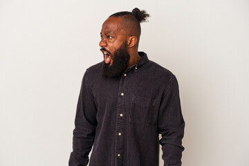 Obraz premium African american man with beard isolated on pink background shouting very angry, rage concept, frustrated.