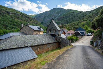 Fototapeta na wymiar View of the picturesque village of San Facundo in the BIerzo region of Spain.