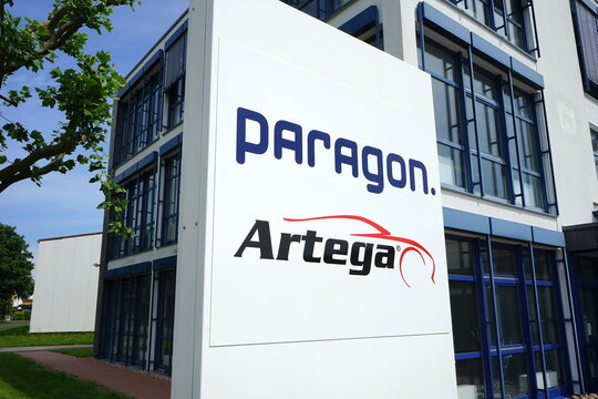 Unternehmenssitz des Automobilzulieferers paragon (Automobilelektronik) und Autoherstellers Artega in Delbr&uuml;ck, Kreis Paderborn, Ostwestfalen-Lippe