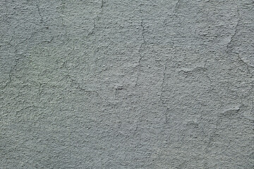 Cracks in the facade of the house