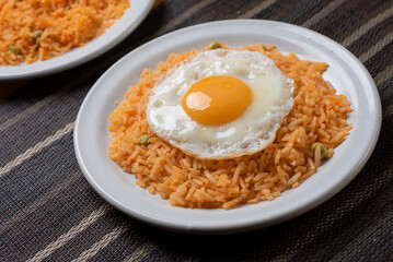 huevo con arroz 
