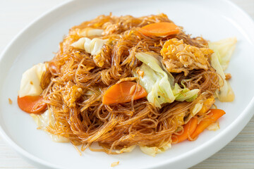 stir fried vermicelli with cabbage, carrot and egg