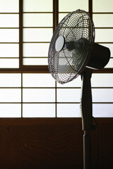 和室と扇風機