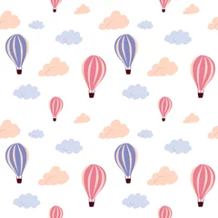 Deurstickers Luchtballon Naadloze patroon met vliegende hete luchtballon en kleurrijke wolken, op een witte achtergrond. Vector eindeloze textuur voor reisontwerp.